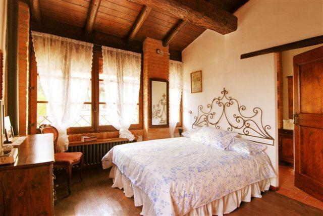 Cascina La Buca Pension Castello di Serravalle Buitenkant foto
