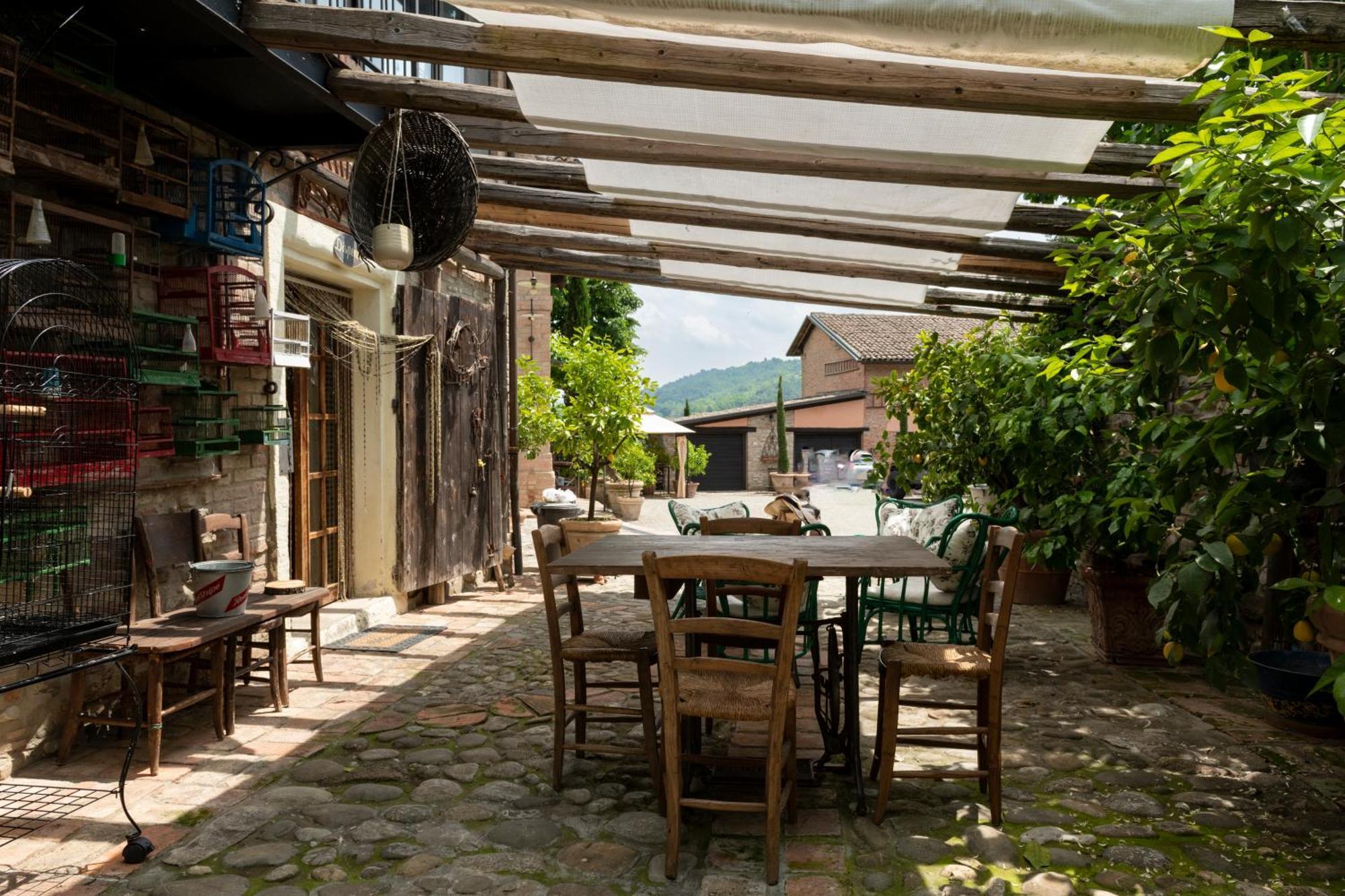 Cascina La Buca Pension Castello di Serravalle Buitenkant foto