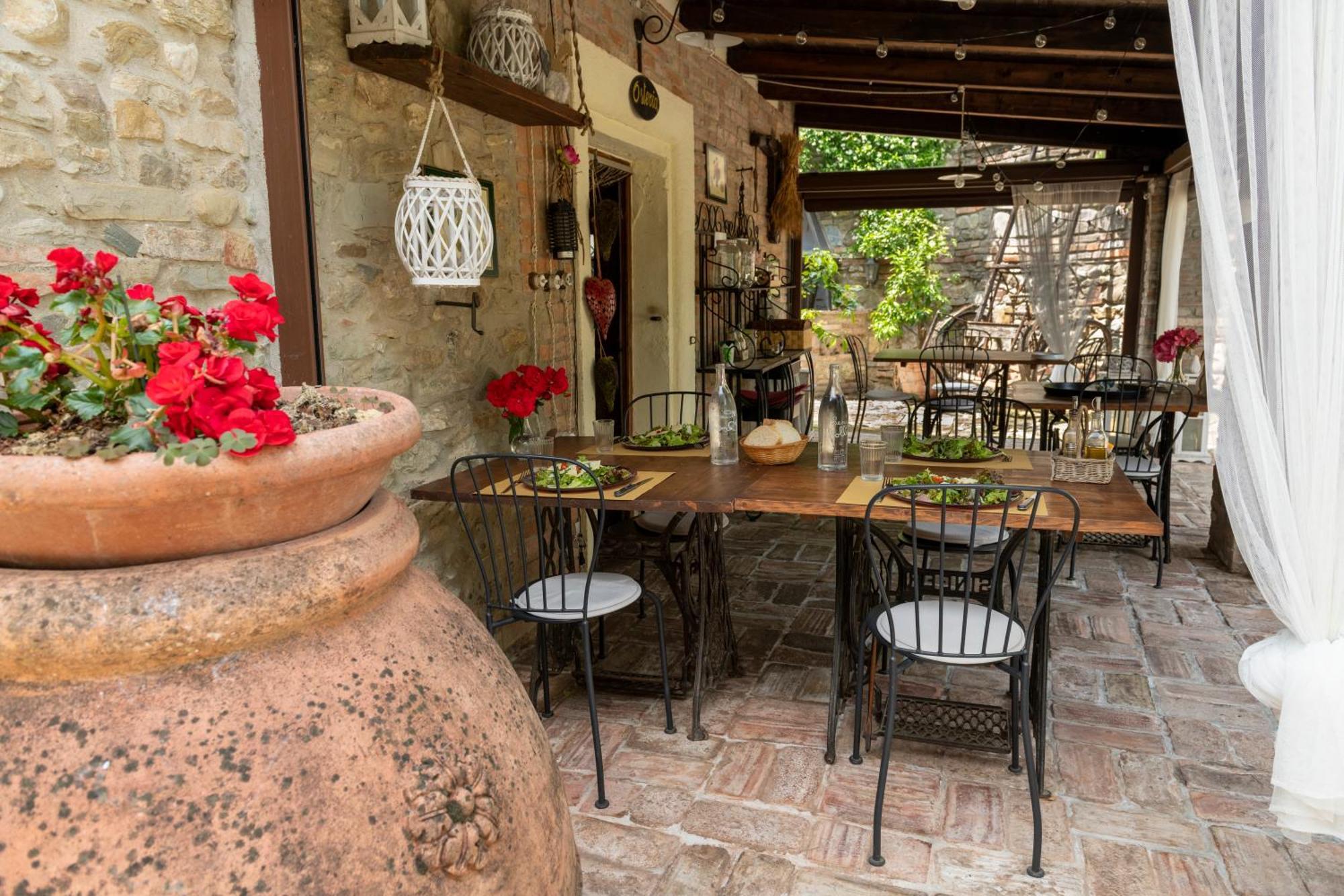 Cascina La Buca Pension Castello di Serravalle Buitenkant foto