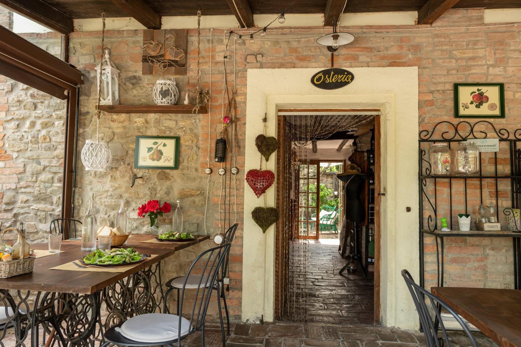 Cascina La Buca Pension Castello di Serravalle Buitenkant foto