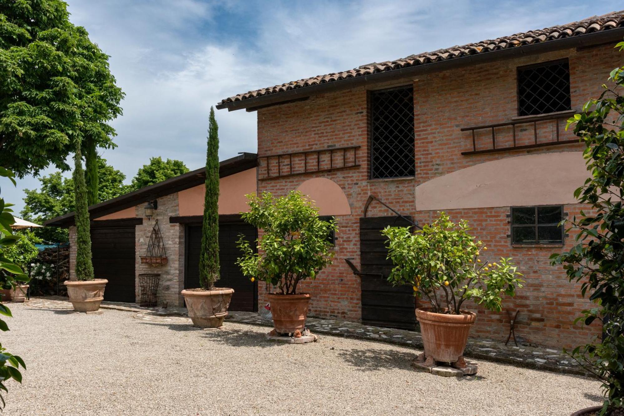 Cascina La Buca Pension Castello di Serravalle Buitenkant foto
